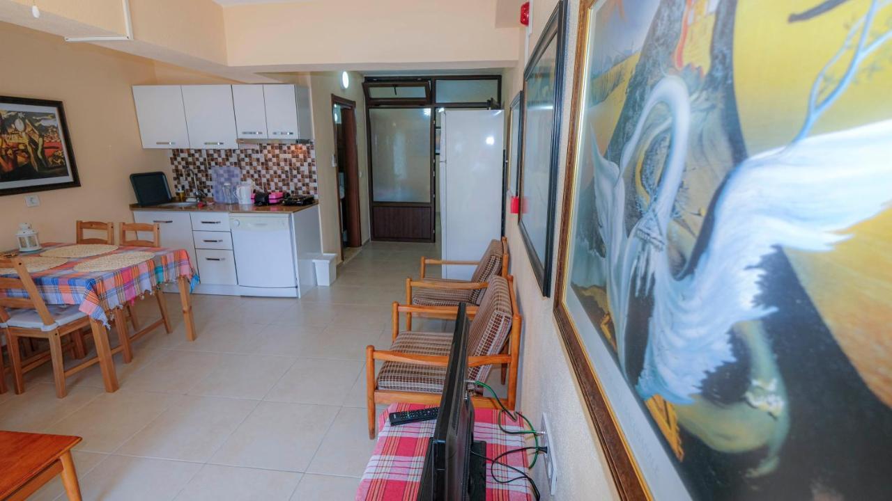 קרבורון Teras Butik Apart מראה חיצוני תמונה