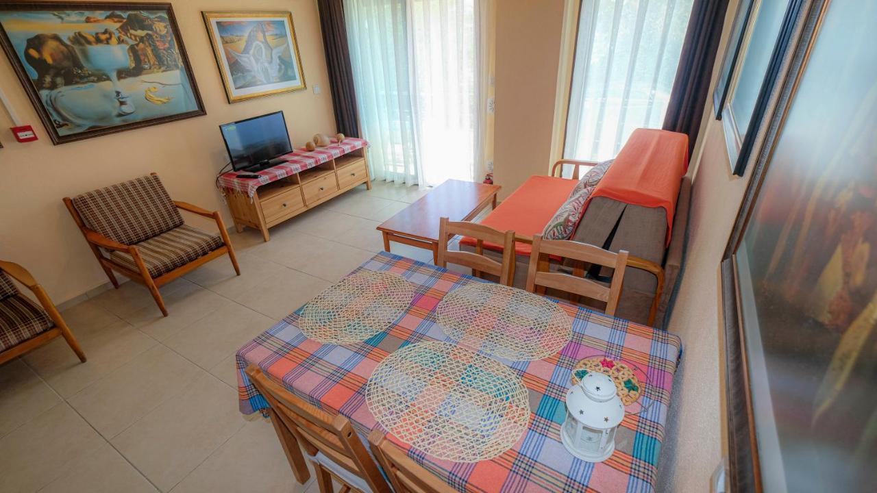 קרבורון Teras Butik Apart מראה חיצוני תמונה