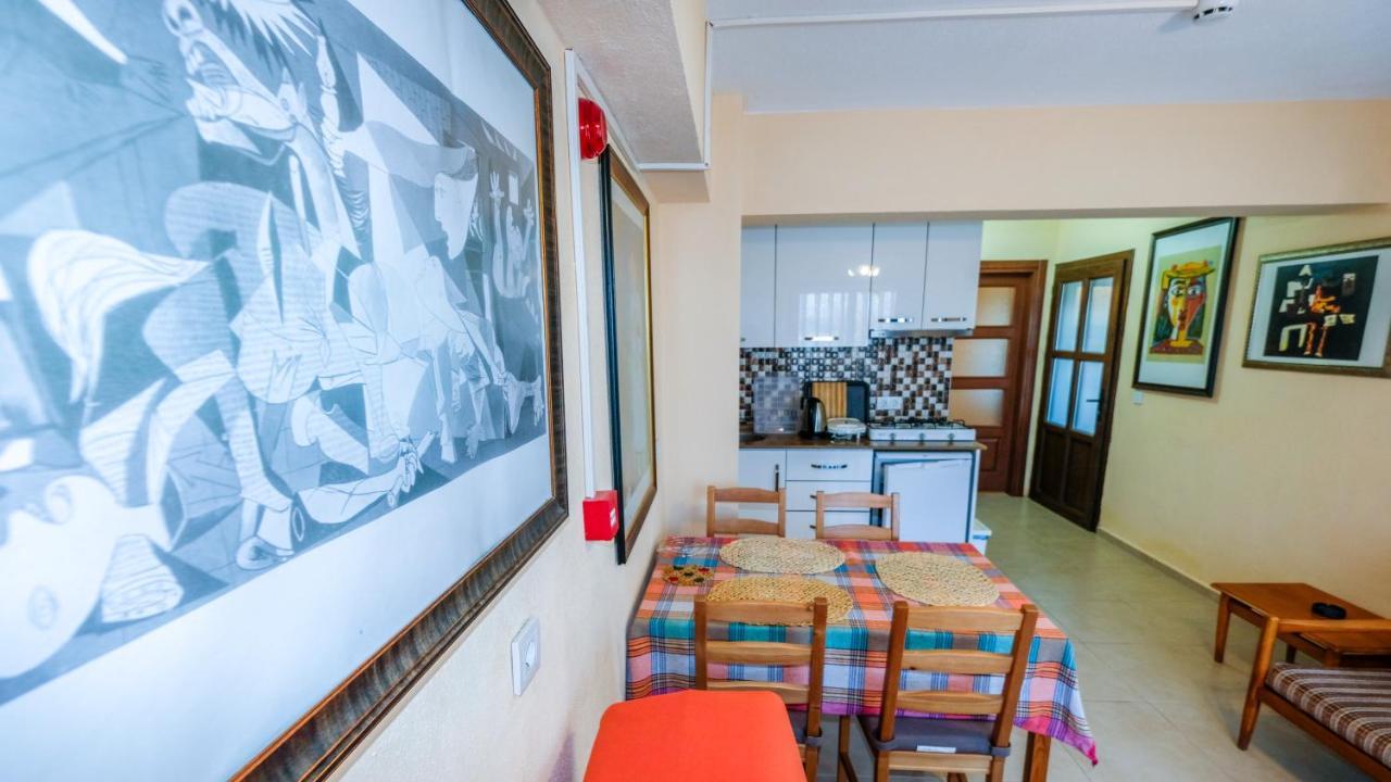 קרבורון Teras Butik Apart מראה חיצוני תמונה