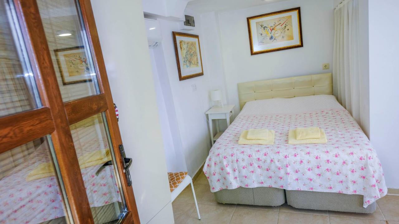 קרבורון Teras Butik Apart מראה חיצוני תמונה