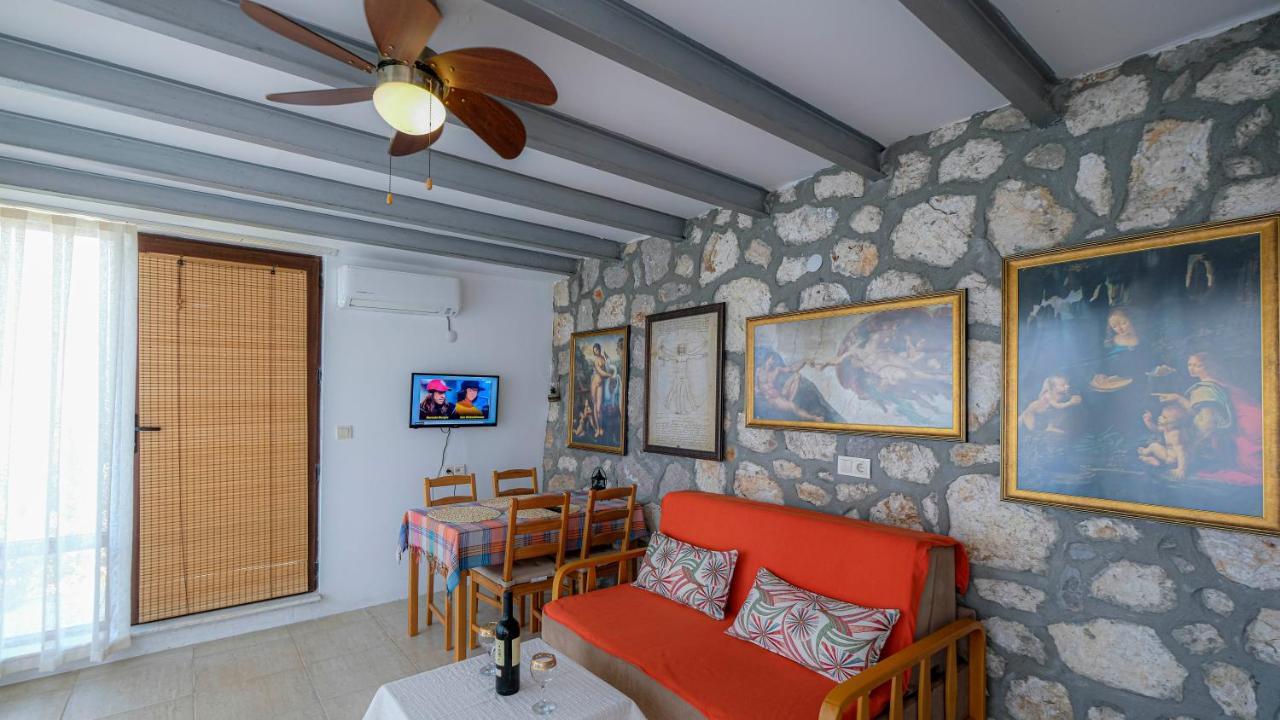 קרבורון Teras Butik Apart מראה חיצוני תמונה