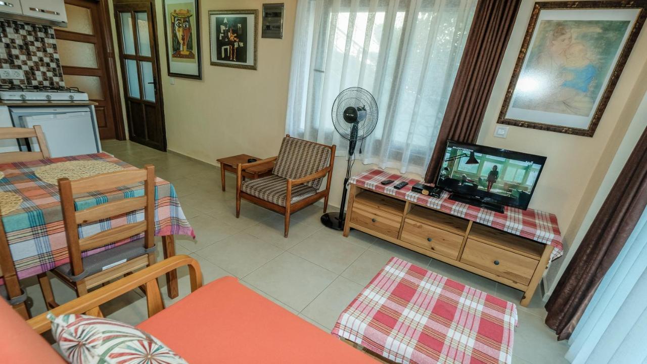קרבורון Teras Butik Apart מראה חיצוני תמונה